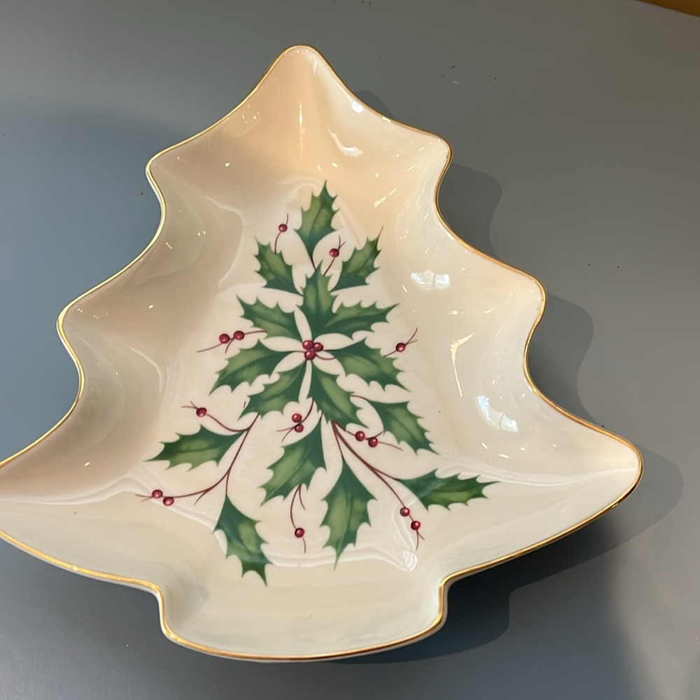 VTG LENOX Christmas Tree Shaped Dish with Holly Design ‼️PRICE DROP‼️